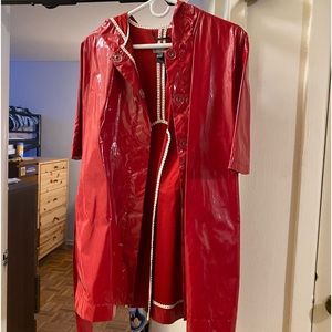 Red rain coat with 3/4 sleeves